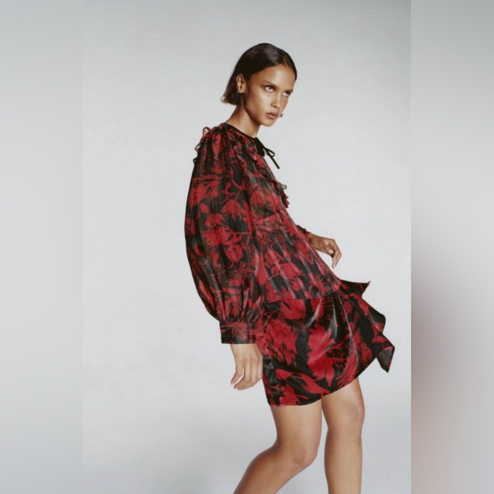 NWT ZARA Tied Red and Black Floral Print Mini Skirt - Medium
